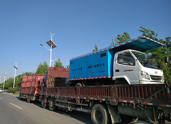 車載混凝土濕噴臺車、空壓機發貨現場