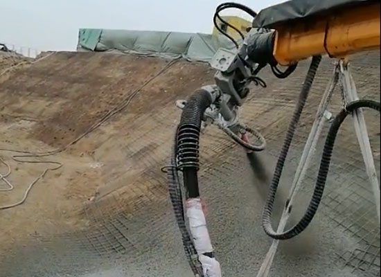 無(wú)線(xiàn)遙控混凝土濕噴機(jī)械手施工視頻